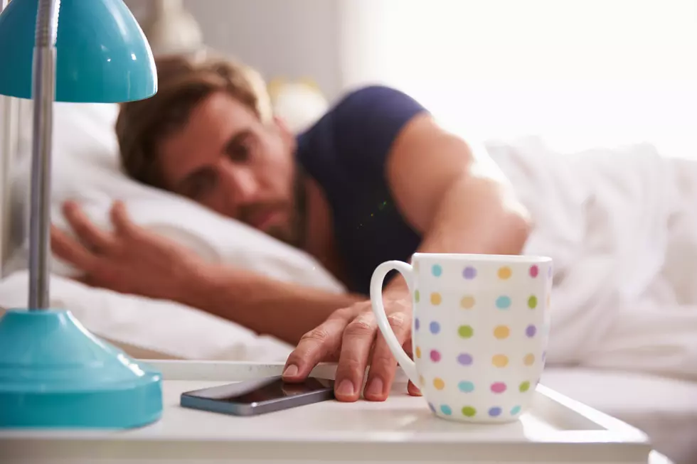 Chộp ngay đến điện thoại khi thức dậy. Có phải bạn không?